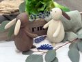 Zwei Hasen, stehend in Holzoptik für Frühling & Ostern – passend zu Boho-, Natur-, Landhaus- & Scandi-Stil 3