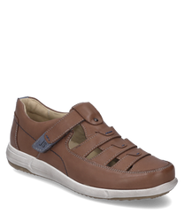 Der Halbschuh aus braunem Leder hat einen praktischen Klettverschluss. Besondere Merkmale sind die seitlichen Cut-outs und die helle Sohle die Komfort und Stil vereinen.