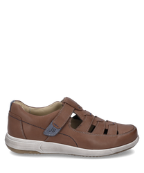 Der Halbschuh aus braunem Leder hat einen praktischen Klettverschluss. Besondere Merkmale sind die seitlichen Cut-outs und die helle Sohle die Komfort und Stil vereinen.