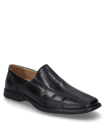 Eleganter schwarzer Slipper aus Leder mit glatter Oberfläche und seitlichen Luftlöchern. Der Schuh verfügt über einen praktischen Gummizug für einfaches An- und Ausziehen ideal für einen komfortablen und stilvollen Auftritt.