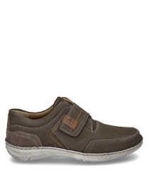 De halfhoge schoen van donkerbruin leer met klittenbandsluiting biedt comfort en stijl. Hij heeft contrasterende lichtgrijze stiksels en een robuustelichte zoolideaal voor dagelijks gebruik.