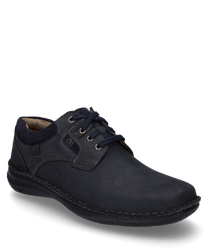 El zapato de media altura en azul oscuro está hecho de cuero con un cordón como cierre. El zapato tiene un acolchado suave en el eje y costuras marcadas para un estilo adicional.
