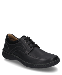 Schwarzer Halbschuh aus Leder mit Schnürung. Der Schuh hat eine robuste Sohle und dezente Ziernähte die dem klassischen Design Eleganz verleihen.