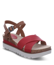 Die Sandale besticht durch rote und braune Lederriemen mit Schnallenverschluss. Sie hat eine bequeme helle Sohle und einen Korkabsatz ideal für sommerliche Aktivitäten.
