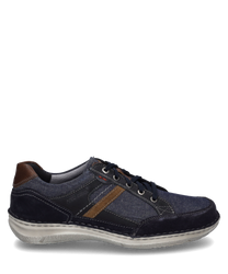 Scarpa moderna con laccirealizzata in pelle blu e marrone e tessuto grigio chiaro. I dettagli decorativi e le strisce marroni a contrasto conferiscono alla scarpa un aspetto elegante.