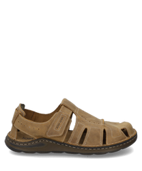 The sandal in the color Castagne is made of high-quality leather and features a practical Velcro closure. It has a sturdy sole and side openings that provide ventilation.