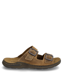 Sandale en cuir marron avec deux boucles réglables pour un maintien optimal. La sandale se distingue par son cuir robuste et sa semelle rembourréequi allie confort et style.