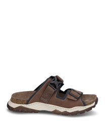 Sandalo marrone in pelle robustacon due fibbie e una suola strutturata antiscivolo. La scarpa comoda offre un look moderno e un elevato comfort di calzata.