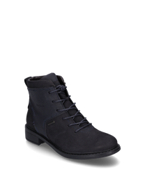 The ankle boot in Ocean-combination color is made of high-quality leather and features a practical zipper. The shoe presents itself in an elegant design with a durable sole and fine decorative stitching.