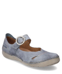 Die Sandale ist aus blauem Leder gefertigt und verfügt über einen Schnallenverschluss. Sie hat eine bequeme Sohle und dezente Ziernaht-Details die den eleganten Look unterstreichen.