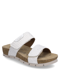 Sandale blanche avec velcroen matériau tressé. La semelle est en liège avec un coussin de pied beige et une semelle extérieure claire.