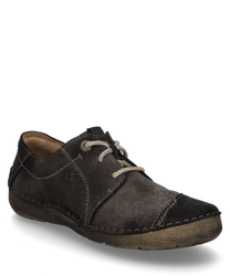 De halfhoge schoen van donkerbruin suède heeft een subtiele vetersluiting en licht afgebakende stiksels. De schoen biedt een comfortabele casual stijl en is ideaal voor dagelijks gebruik.