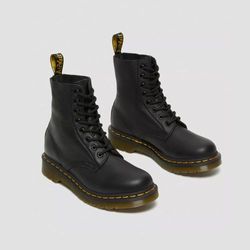 Dr. Martens 1460 Pascal Virginia