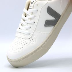 Veja V-10 LACES CWL