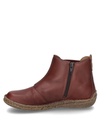 La bota en color hibisco está hecha de cuero de alta calidad y cuenta con una cremallera lateral. El zapato tiene una suela robusta y paneles elásticos para mayor comodidad.