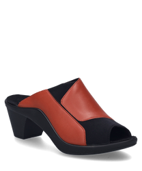 Der Clog in rot-kombi besticht durch seinen Gummizugverschluss der für einen sicheren Halt sorgt. Das Material in auffälligem Rot und Schwarz verleiht dem Schuh einen modernen Look.