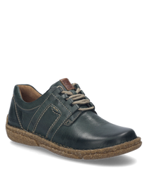 El zapato está hecho de cuero verde abeto y tiene una suela robusta de color marrón claro. Las características especiales son las costuras decorativas y el cordón que proporciona un aspecto clásico.