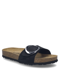 Sandalo nero con cinturino largo e grande fibbia come chiusura. Realizzato in un materiale robusto con suola in sughero marrone ergonomicamente progettata per un comfort ottimale.