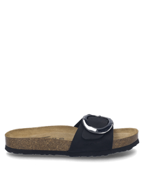 Sandalo nero con cinturino largo e grande fibbia come chiusura. Realizzato in un materiale robusto con suola in sughero marrone ergonomicamente progettata per un comfort ottimale.