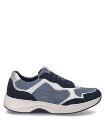 La zapatilla en el color "ocean-multi" presenta un diseño de tela azul claro y oscuro con acentos blancos. Cuenta con un sistema de cordones y una suela blanca que proporciona comodidad y estilo.