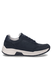 Baskets bleu foncé avec lacets fabriquées en cuir lisse. La chaussure a une semelle blanche et offre un look à la fois sportif et élégant.