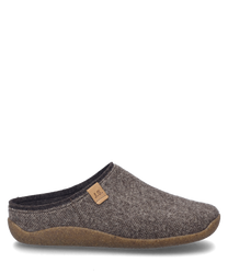The house slipper in the color Moro is made of a soft textured material without a closure. It features a flat brown sole and a small logo detail on the side.