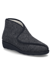 Anthracite house shoe with Velcro closure made of soft felt material. The house shoe features a comfortable slightly elevated sole and a surrounding cut for additional comfort.