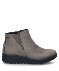 Die taupefarbene Stiefelette aus weichem Material verfügt über einen seitlichen Reißverschluss und elastische Einsätze für zusätzlichen Komfort. Der Schuh hat eine robuste schwarze Sohle mit rutschfestem Profil.