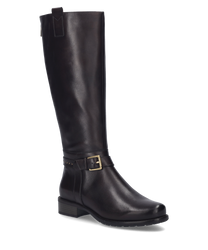 Dieser Stiefel in der Farbe Espresso präsentiert sich mit einem eleganten glatten Lederfinish. Der Stiefel ist mit einem Reißverschluss ausgestattet der für einfaches An- und Ausziehen sorgt. Ein dekorativer Riemen mit einer Metallschnalle verleiht dem Des