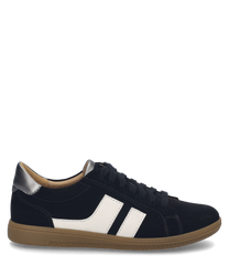 Der Sneaker in schwarz-multi zeigt ein klassisches Design mit Schnürung und hellen Streifenakzenten an der Seite. Er besteht aus einem glatten Material mit einer kontrastierenden gummierten Sohle für zusätzlichen Halt.