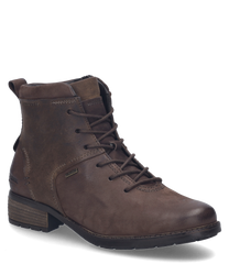 Die Stiefelette aus braunem Leder hat eine markante Schnürung und einen flachen Absatz. Sie besticht durch ihre robuste Verarbeitung und dezente Ziernähte ideal für einen lässigen und dennoch stilvollen Look.