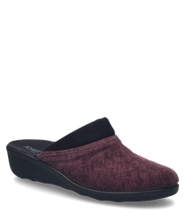 Une pantoufle confortable de couleur violet combiné sans fermeture fabriquée à partir d'un matériau textile doux. La chaussure a une semelle légèrement surélevée et est idéale pour l'intérieur.