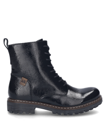 La bota negra de cuero brillante cuenta con un cordón y una suela robusta. Está equipada con una pequeña etiqueta de logo discreta en el costado.