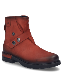 Die rote Stiefelette aus Leder hat einen seitlichen Reißverschluss und dekorative Knöpfe. Der Schuh kombiniert stilvolles Design mit praktischen Details wie einer robusten Sohle.