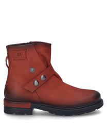 Die rote Stiefelette aus Leder hat einen seitlichen Reißverschluss und dekorative Knöpfe. Der Schuh kombiniert stilvolles Design mit praktischen Details wie einer robusten Sohle.