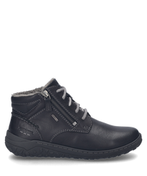 De zwarte leren halfhoge schoen heeft een zichtbare vetersluiting en een zijrits. De schoen heeft een zachte voering en een profielzool voor betere grip.