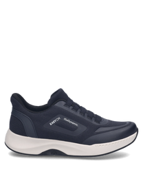 La zapatilla de deporte azul oscuro está hecha de un tejido transpirable y cuenta con un práctico cierre de goma. La suela blanca ofrece un bonito contraste y proporciona comodidad adicional.