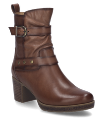 Women's boots in cognac with zipper and buckle made of smooth leather. The boot features a mid-height heel and decorative studs on the side.