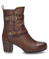 Women's boots in cognac with zipper and buckle made of smooth leather. The boot features a mid-height heel and decorative studs on the side.