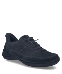 Schwarzer Halbschuh aus weichem Leder mit Schnürung. Der Schuh zeichnet sich durch eine dezente Nahtverzierung und eine robuste Sohle für optimalen Tragekomfort aus.
