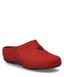 Una pantofola rossa in feltro senza chiusura che offre un comfort di indossamento comodo e caldo. La suola è nera e leggermente profilata per una migliore aderenza.