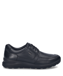 Schwarzer Sneaker aus Leder mit Schnürung. Der Schuh zeichnet sich durch seine schlichte Eleganz und robuste Verarbeitung aus.