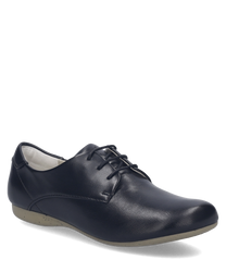 Zapato bajo de cuero negro con cordones. Su diseño elegante y suela beige lo hacen ideal para un uso diario cómodo.
