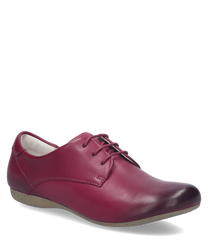 Scarpa bassa in pelle rosso bordeaux con allacciatura frontale. Suola beige chiaro liscia per un look elegante e moderno.