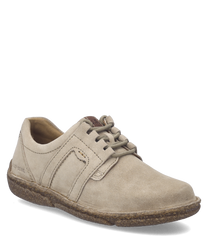 Scarpa bassa in pelle scamosciata beige con allacciatura. Suola marrone scuro per un look casual e confortevole.