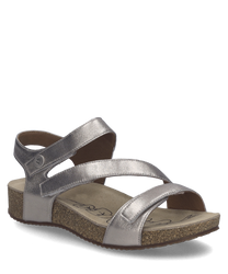 Sandalias de velcro en color plateado con suela de corcho. Diseño elegante con tiras ajustables para mayor comodidad.