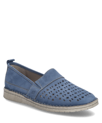 Blauer Slipper aus Leder mit Gummizug. Der Schuh hat eine perforierte Oberseite für Belüftung und eine helle Sohle für Komfort.