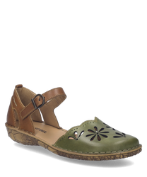 Sandalo in pelle con chiusura in velcro. La tomaia è verde con dettagli floreali intagliati mentre il tallone è marrone con cinturino regolabile.