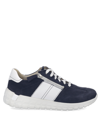 Moderner Sneaker aus grauem Wildleder mit weißen Akzenten. Besondere Merkmale sind die seitliche Schnürung und der robuste weiße Gummisohlenabschluss.