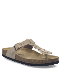 Sandalo beige con fibbia e cinturino intrecciato in pelle. Suola in sughero e plantare ergonomico per un comfort ottimale.